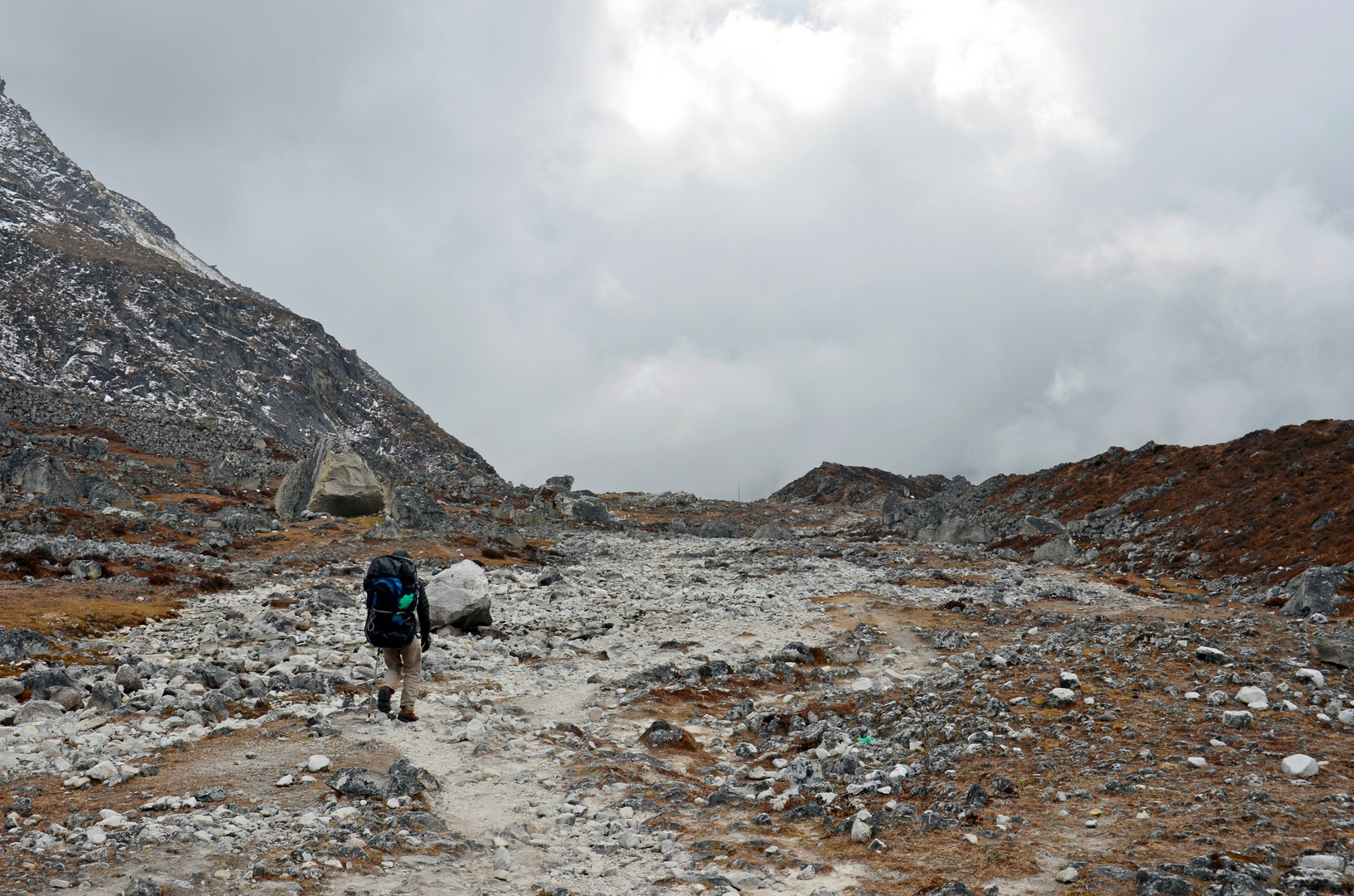 Der letzte Teil des Weges vom Larke Pass nach Bhimtang