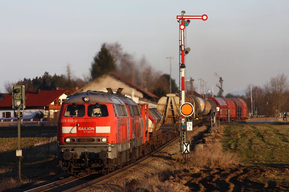 Der letzte Zug im Licht