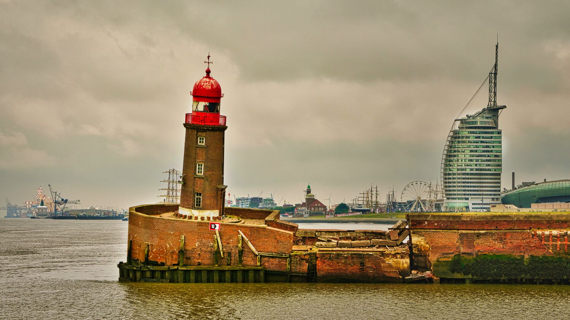 der Leuchtturm an der Einfahrt zur Geeste bricht zusammen