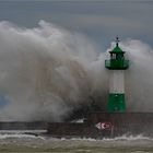 Der Leuchtturm auf dem Molenkopf der Saßnitzer Mole...  