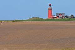 Der Leuchtturm Bovbjerg-Fyr (Midtjylland, DK) inmitten der Wellen des Acker'meeres'