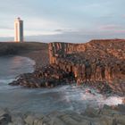 Der Leuchtturm im isländischen Abendlicht