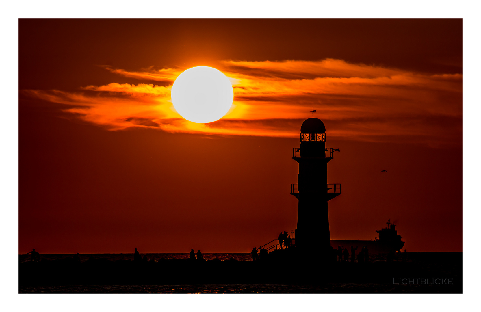 der Leuchtturm in Warnemünde