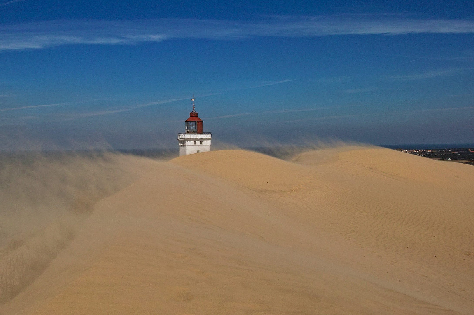 Der Leuchtturm Rubjerg Knude im Sandsturm