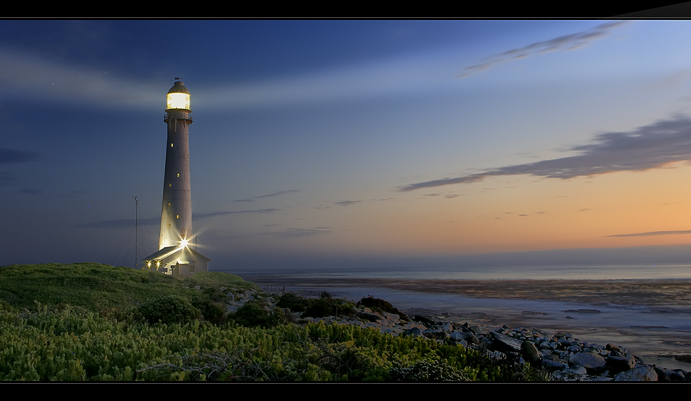 --Der Leuchtturm und das Meer--