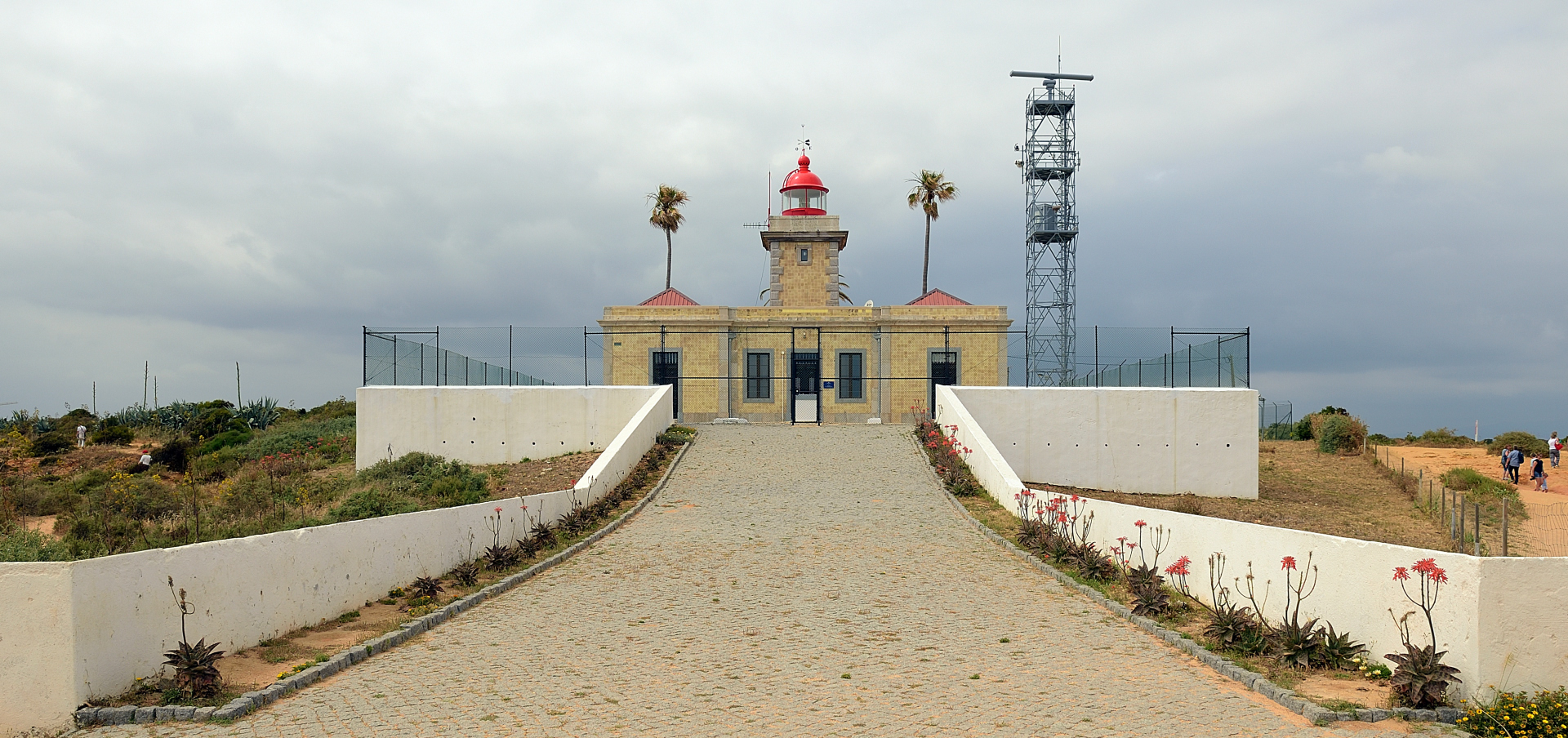 Der Leuchtturm von Lagos, er liegt an der Landzunge von Ponta da Piedade.