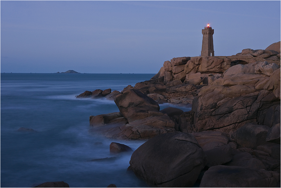 der Leuchtturm von Ploumanach