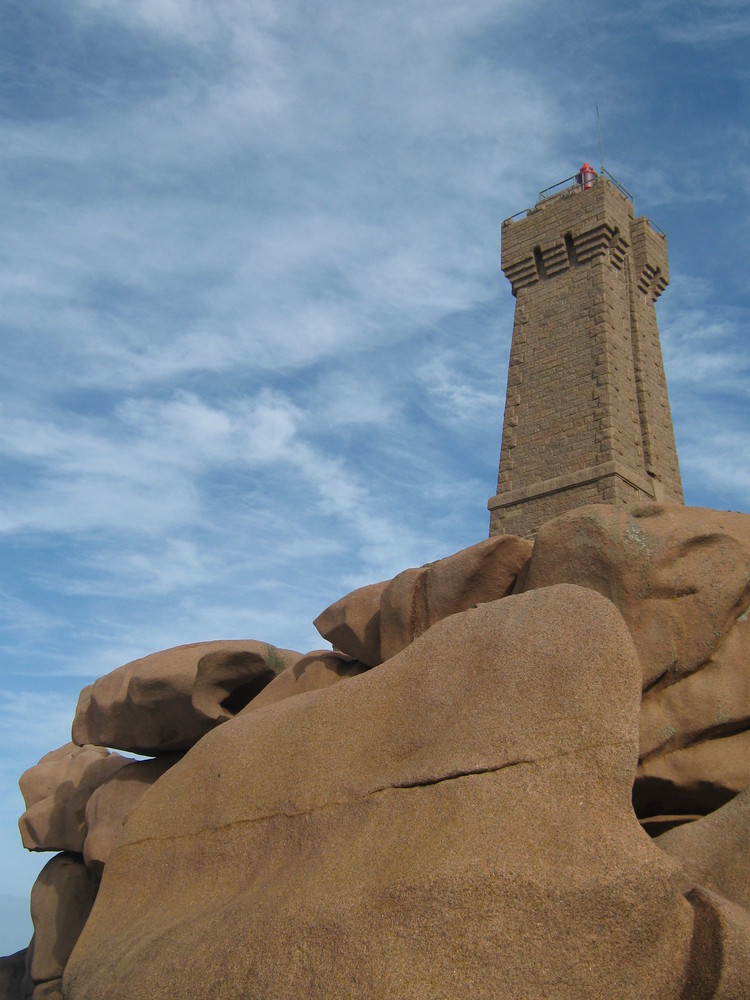 Der Leuchturm an der Rosagranitküste