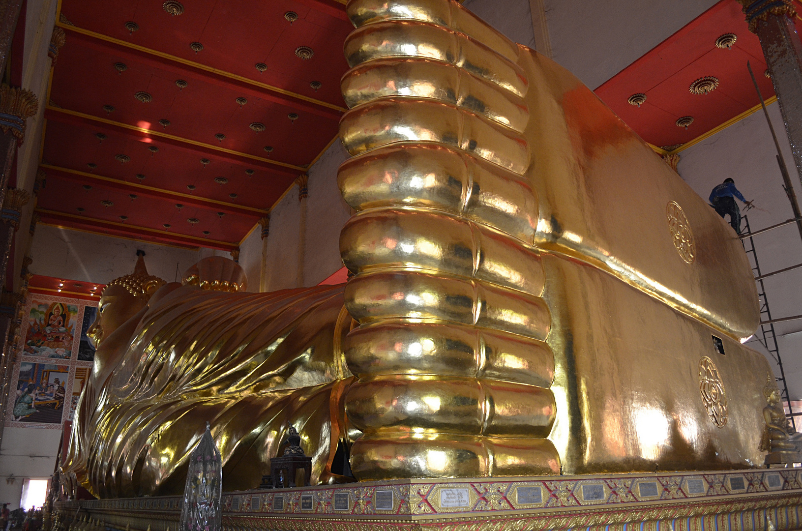 Der liegende Buddha im Wat Bang Plee Yai Klang, Samut Prakhan