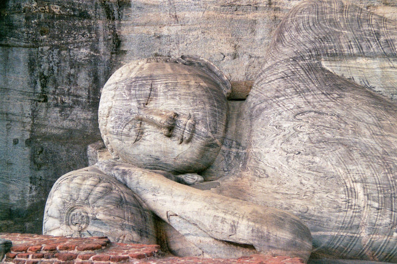 Der liegende Buddha in Gal Vihara