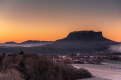 Der Lilienstein in der Morgendämmerung -Sächsische Schweiz