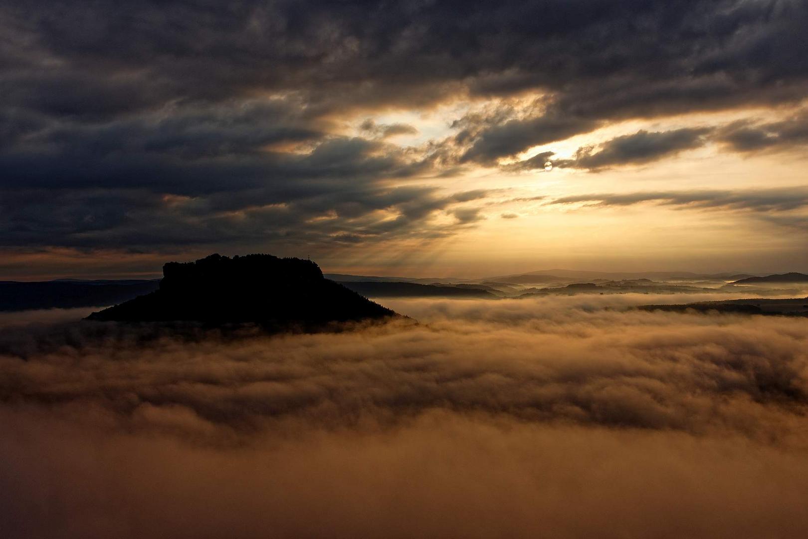 Der Lilienstein nach dem Sonnenaufgang (Sächsische Schweiz)