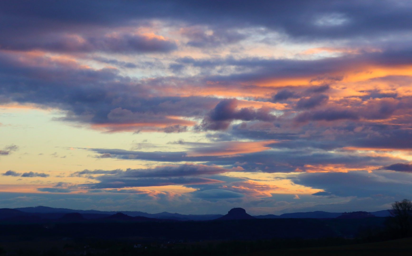 Der Lilienstein und andere in prächtigen Farben in den ersten Monaten in diesem Jahr...