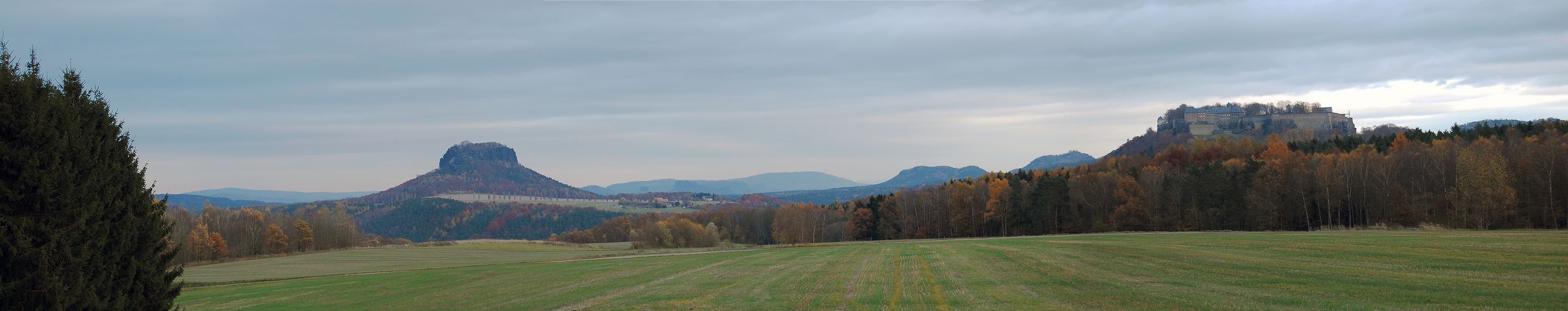 Der Lilienstein und die Festung im November