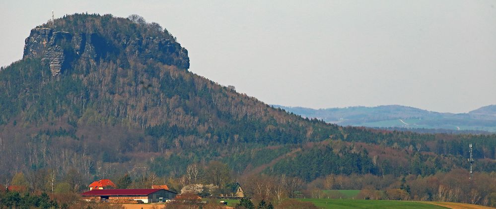 Der Lilienstein von Osten gezeigt...