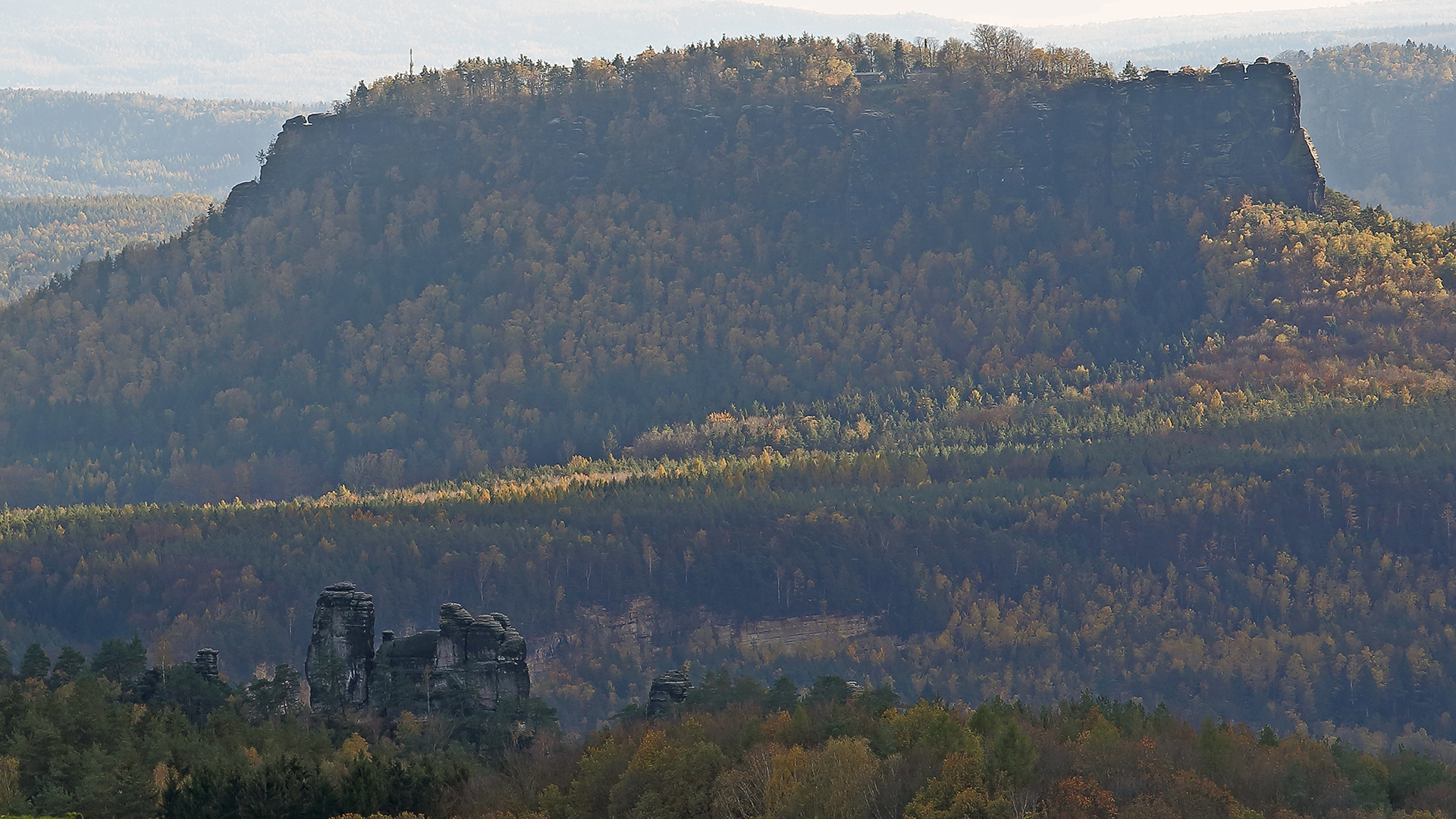 Der Lilienstein wegen der Lokomotive so groß wie es geht