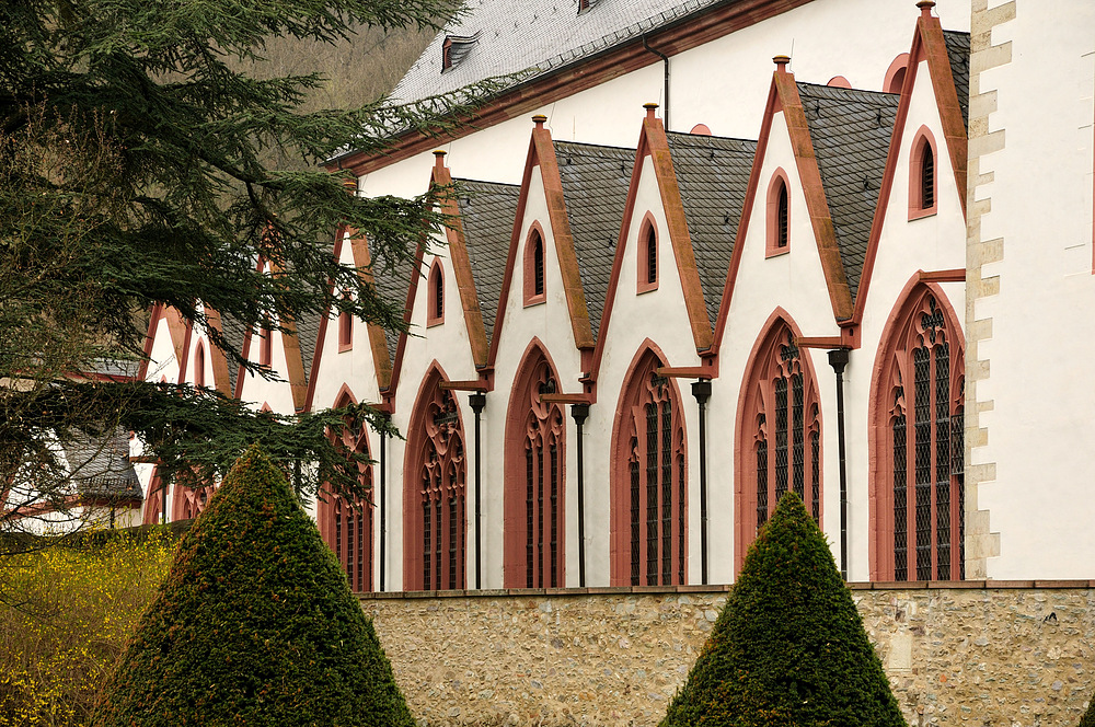 Der linke Seitenflügel der Klosterkirche (Basilika)