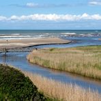 Der Liver Å fließt in Richtung Meer.Strand von Kærsgård