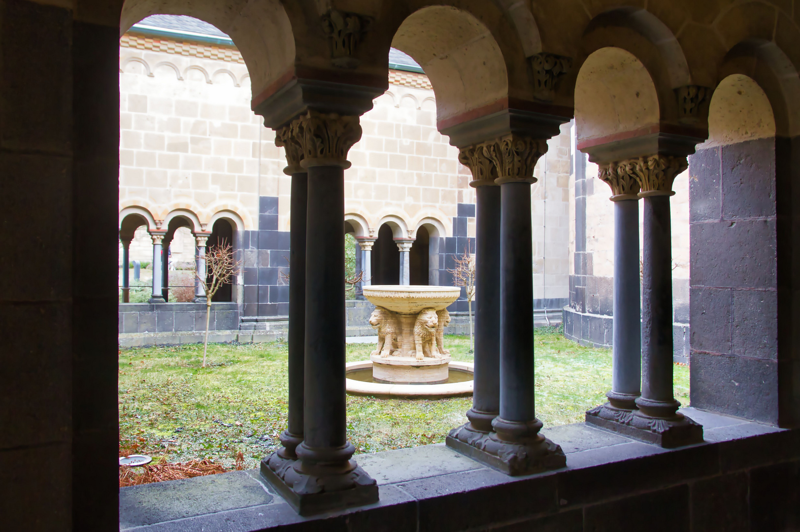 Der Löwenbrunnen von Mara Laach