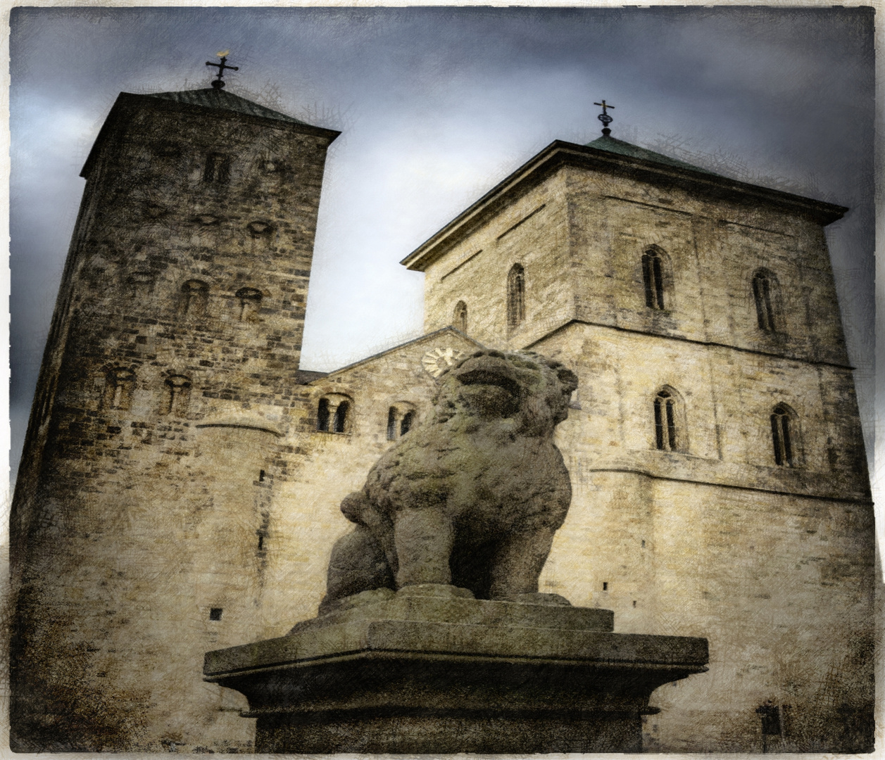 Der Löwenpudel vor dem Osnabrücker Dom