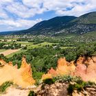 Der Luberon und die Ockerfelsen von Rustrel