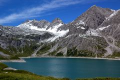 Der Lüner See mit Schesaplana…