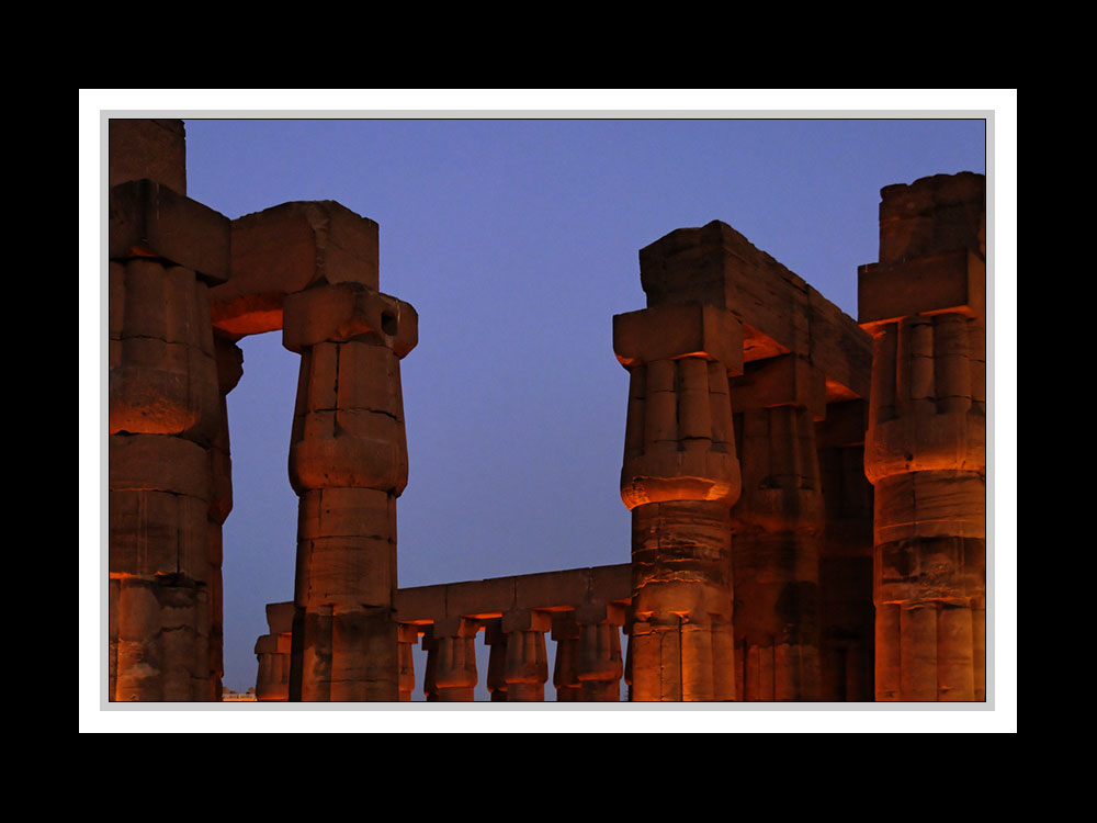 Der Luxor-Tempel beleuchtet