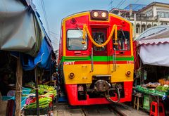 Der Maeklong Railway Market