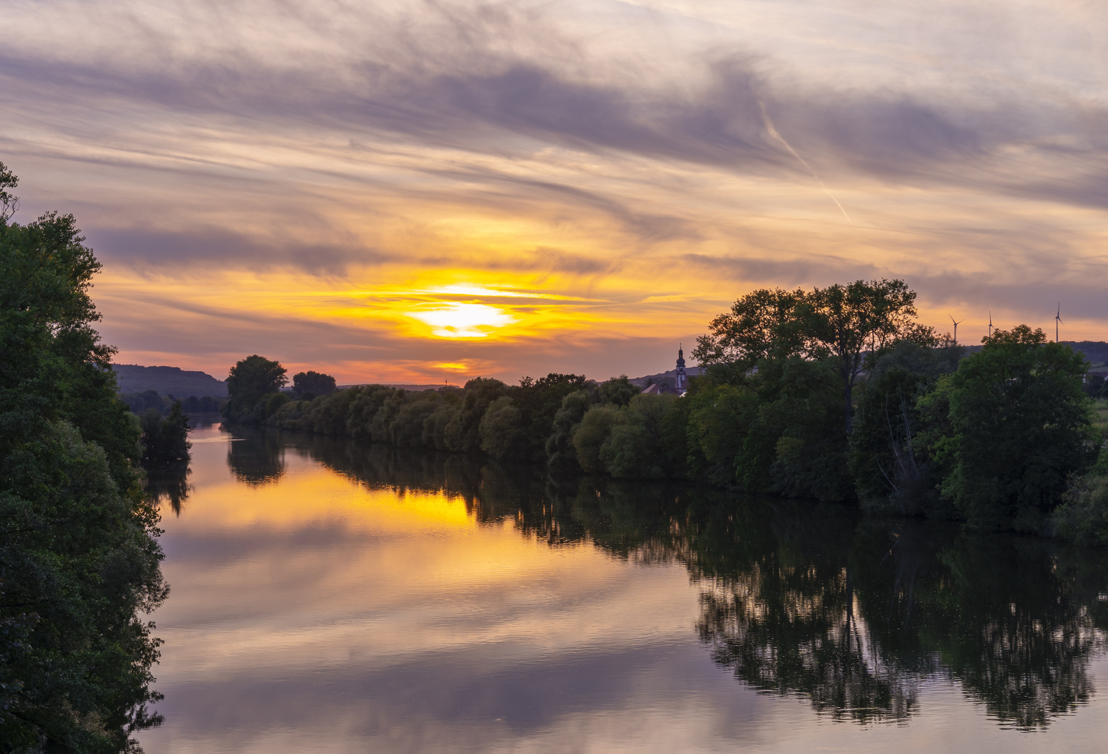 Der Main bei Sonnenuntergang