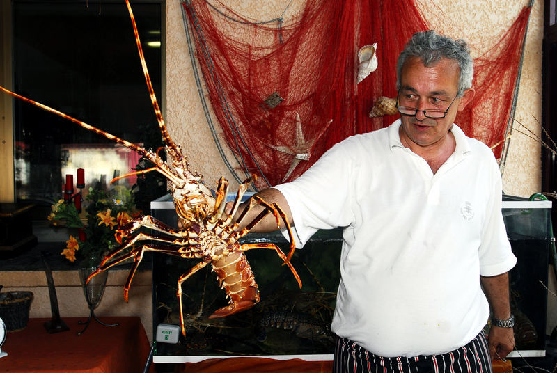 Der Maitre vom Restaurant "La Jetée" in Centuri Port