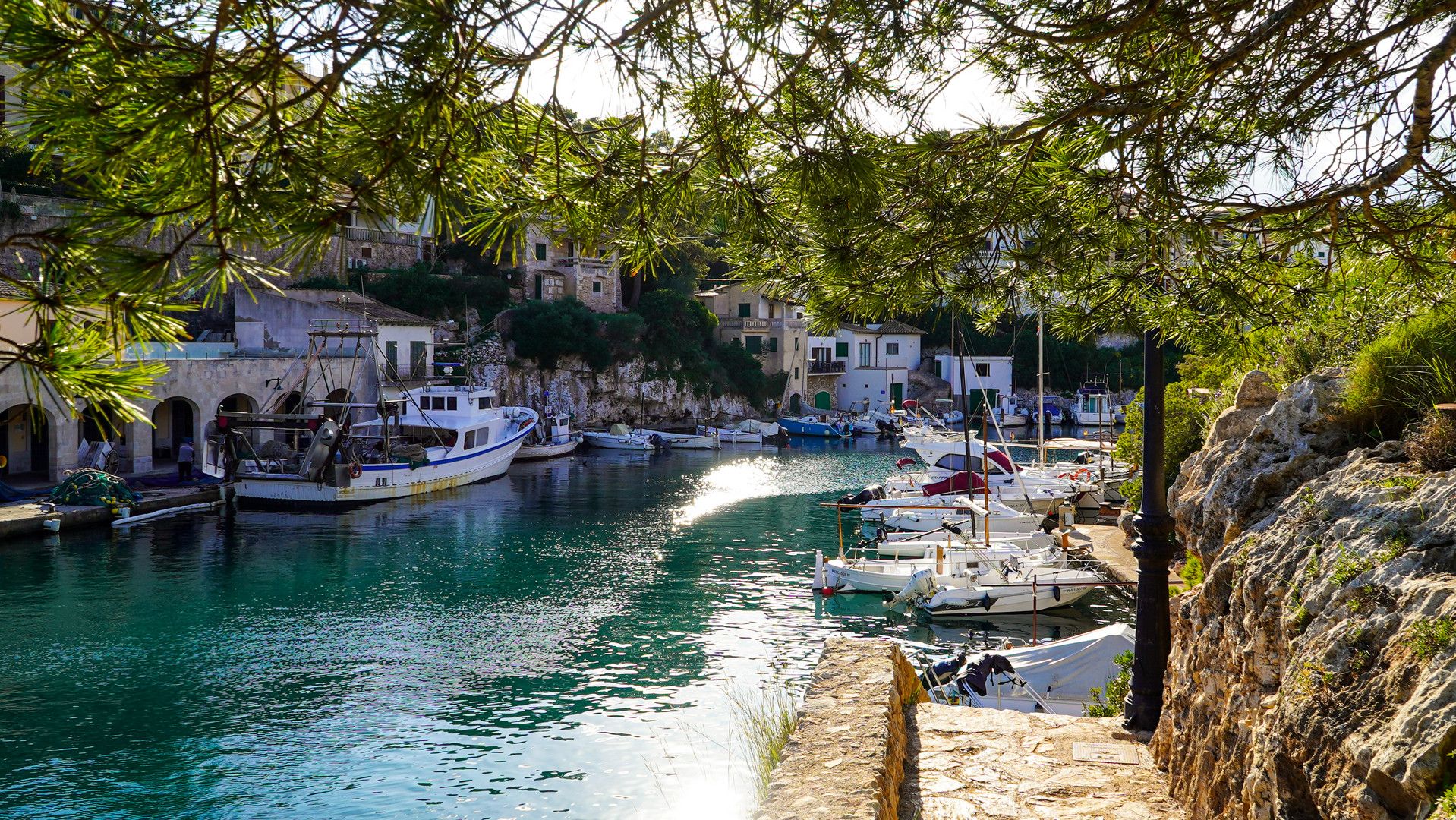 Der malerische Hafen von Cala Figuera