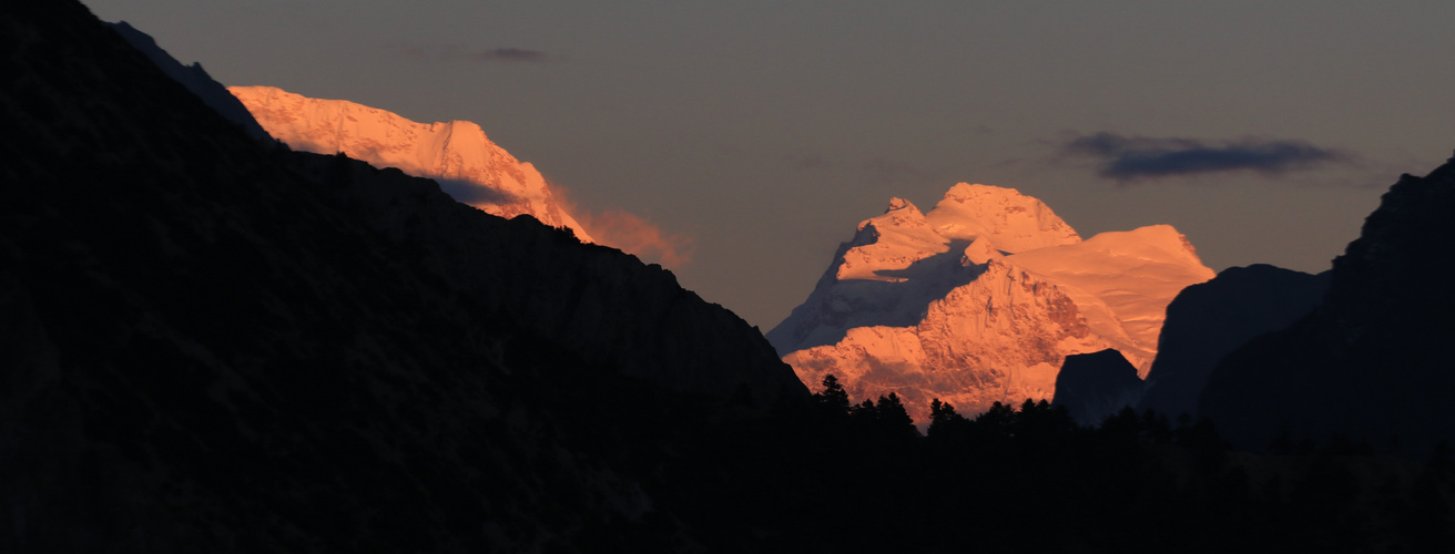 der Manaslu im letzten Tageslicht