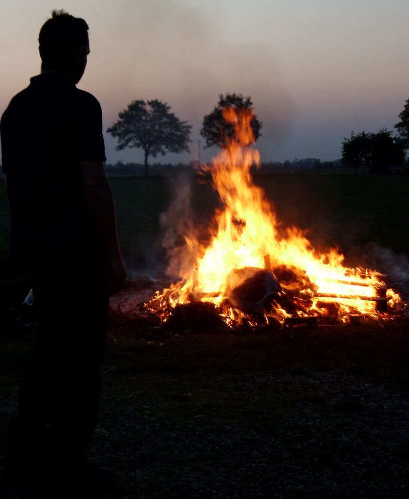 Der Mann am Feuer