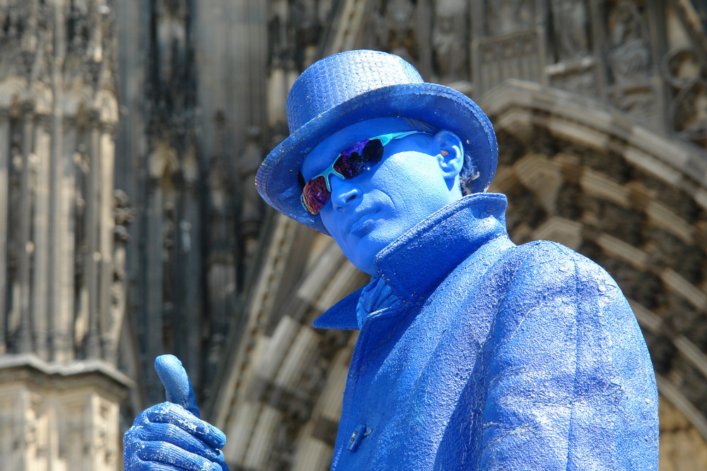 Der Mann in blau vorm Dom......