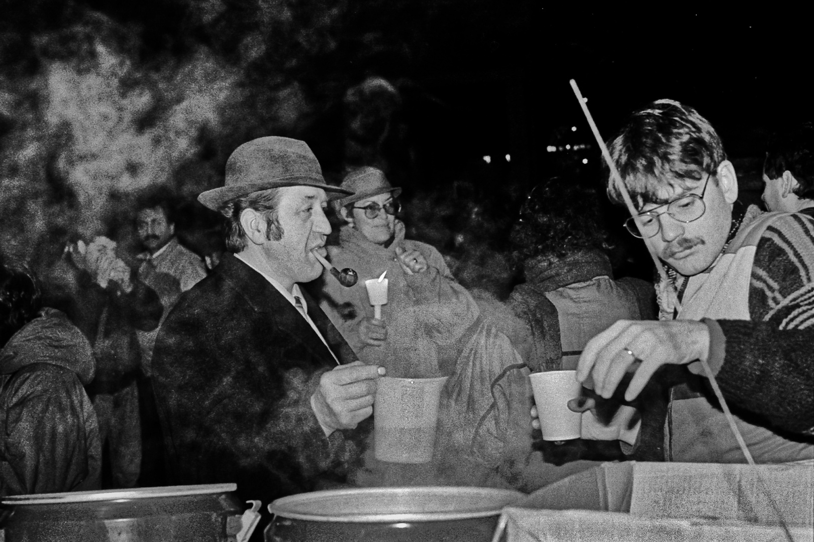 Der Mann mit Hut im November 1989 Foto & Bild reportage dokumentation, streetfotografie mit