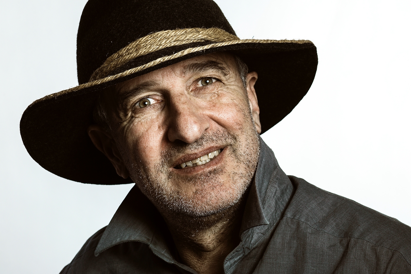 Der Mann mit Hut ist ( war?) Sektionsfotograf Foto & Bild | art