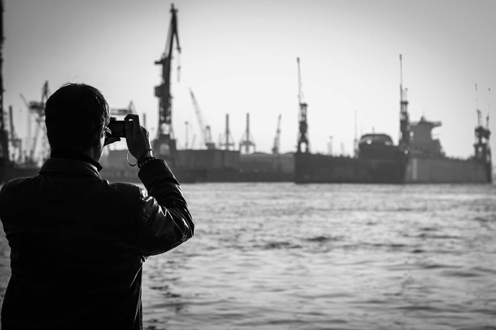 Der Mann und der Hafen