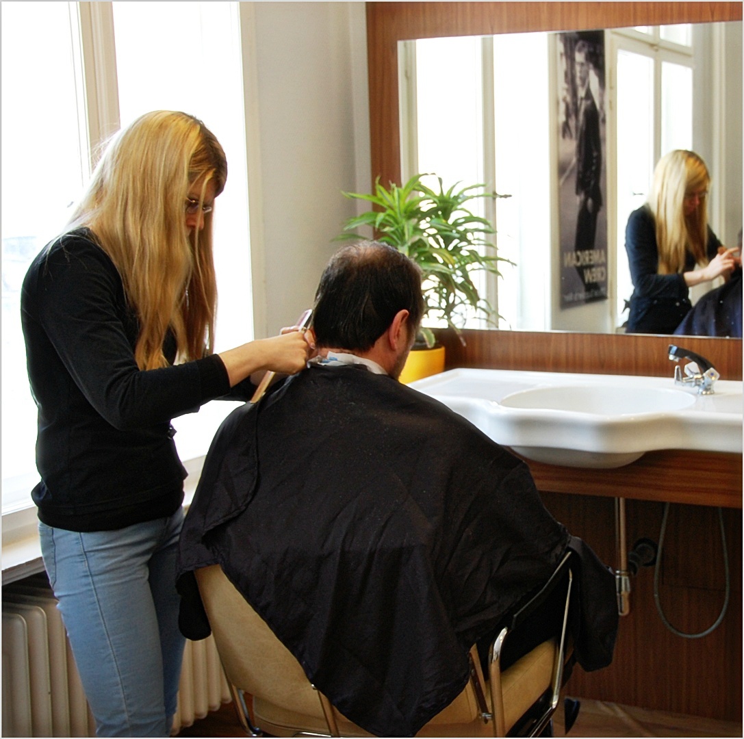 der Mann und die Friseuse