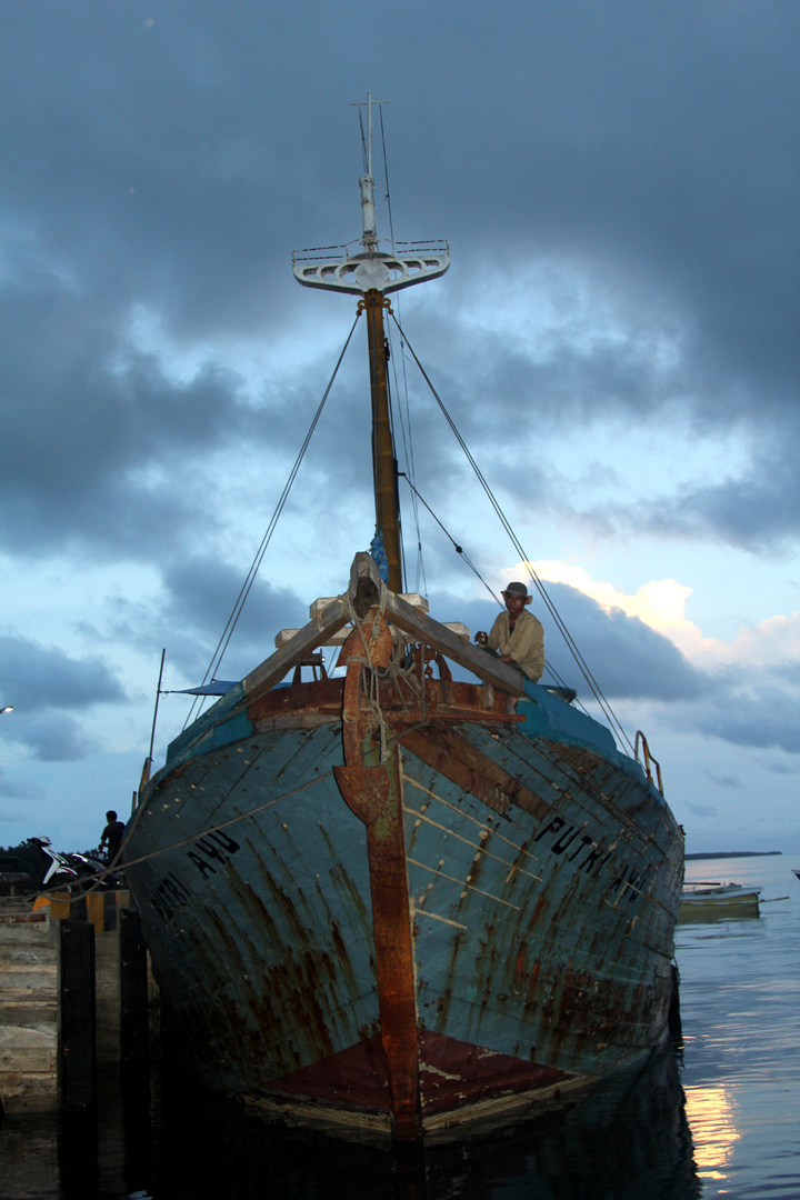 der Mann und sein Boot