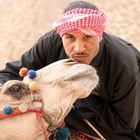 - Der Mann und sein Kamel -