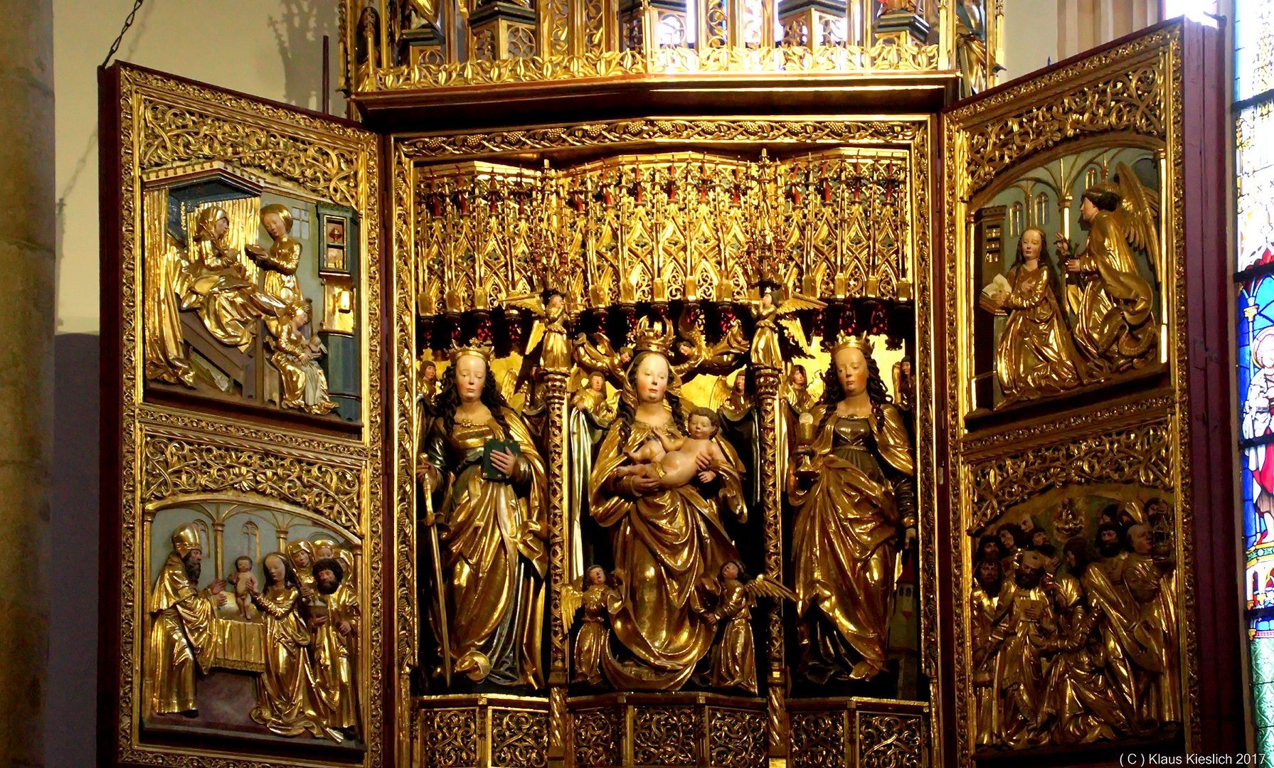 Der Marienaltar in der katholischen Pfarrkirche Hallstatt