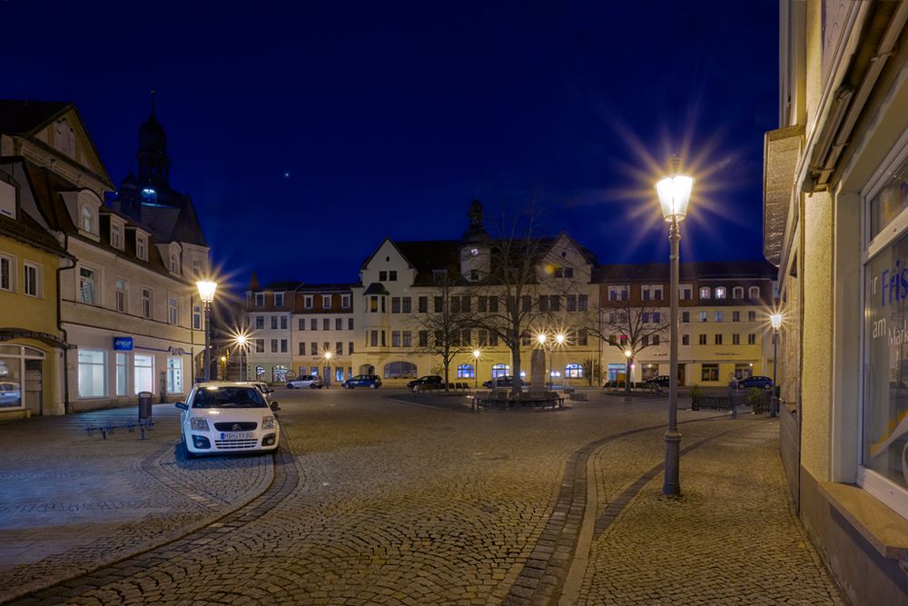 Der Markt mit Rathaus