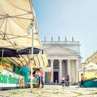 Der Markt und die Kirche des Hl. Antonius Taumaturgo