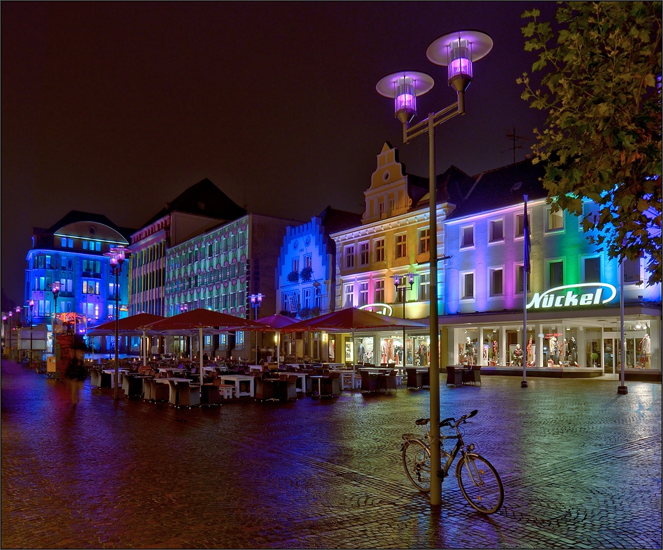 Der Marktplatz leuchtet ...