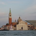 der Massentourismus fällt in Venedig ein.