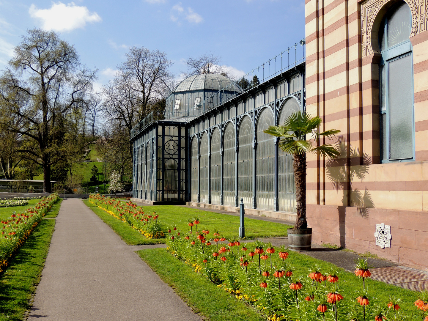 Der Maurische Garten und das große Gewächshaus in der Wilhelma (Stuttgart)