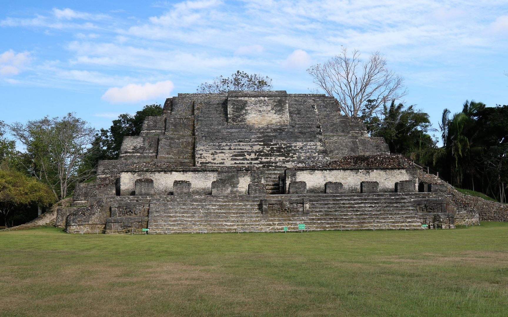  Der Maya Tempel der Masorny Altars...