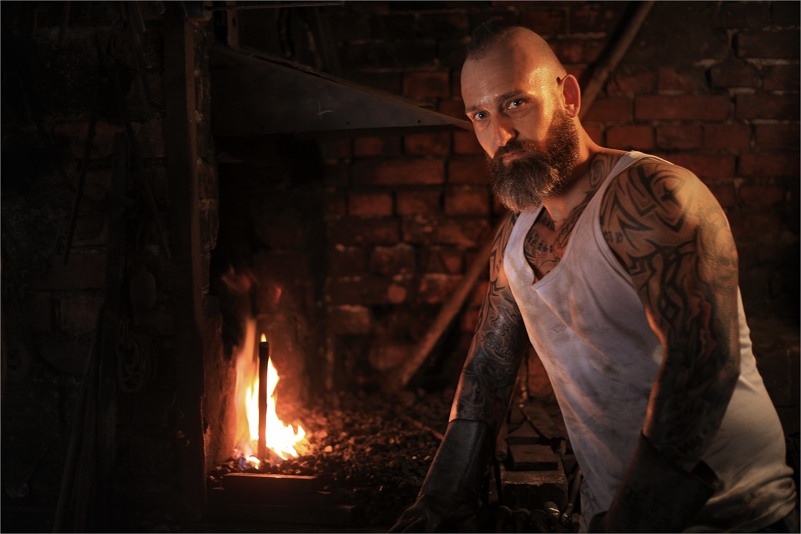 Der Meister Foto & Bild indoor, tattoo, available light Bilder auf