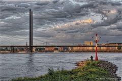 der Meister bei der Arbeit .... Rheinkniebrücke