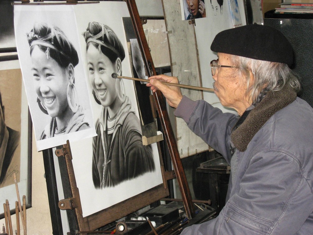 Der Meister im Strassenatelier in Hanoi